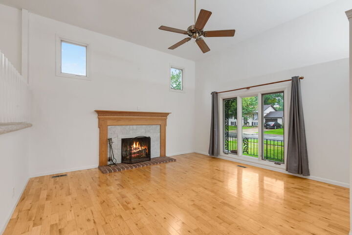 Property Photo:  304 Andover Court  IL 60107 