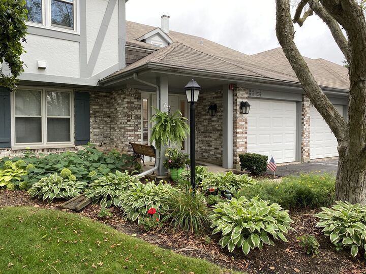 Property Photo: 1312 Coventry Circle 1312 IL 60061