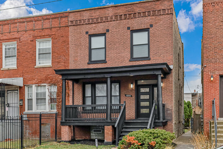Property Photo: 6845 S Saint Lawrence Avenue IL 60637