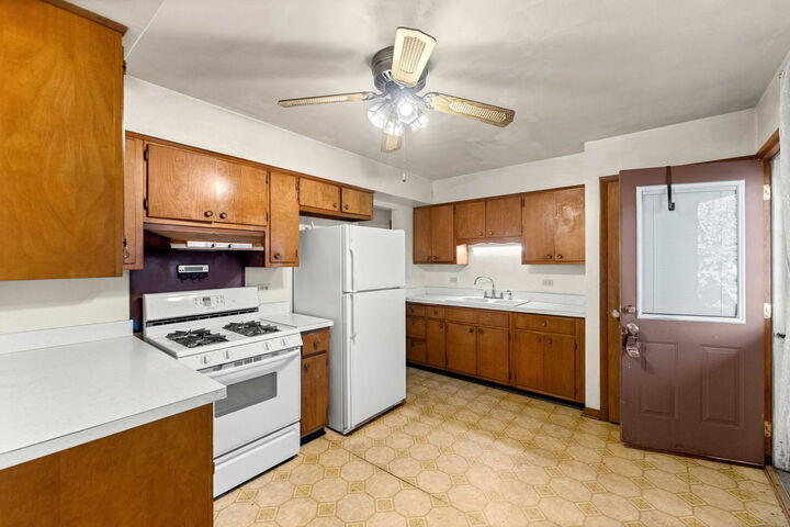 Property Photo:  630 De Angelis Court  IL 60411 