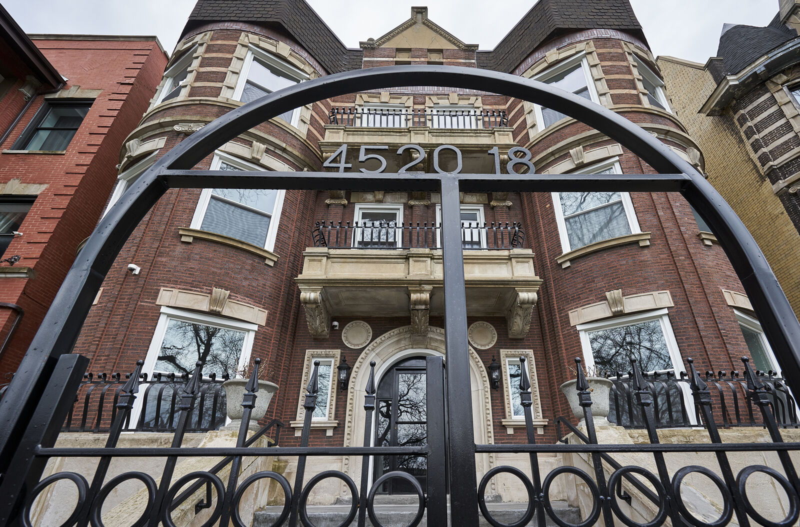 Property Photo: 4520 S King Drive 1B IL 60653