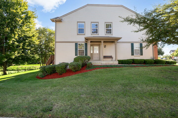 Property Photo: 1319 W Crane View Court IL 60073