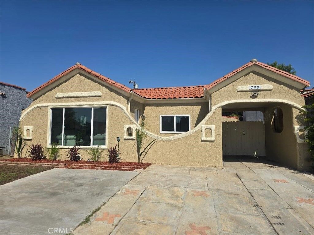 Property Photo:  739 W 102nd  CA 90044 