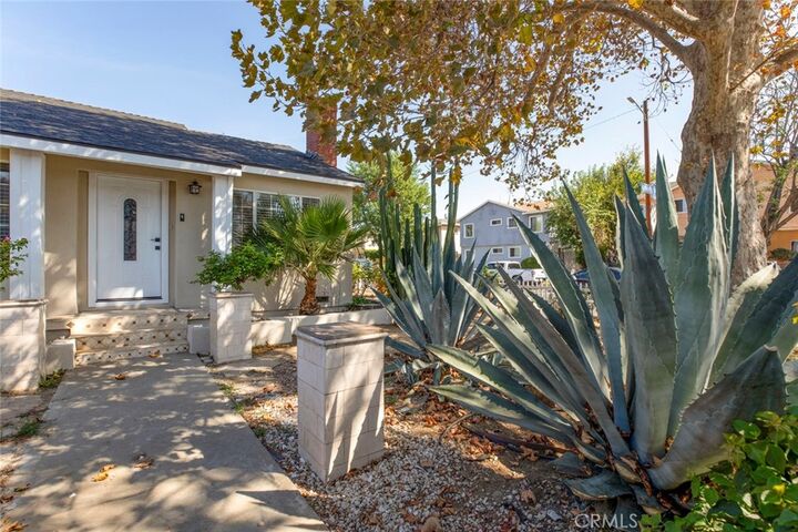 Property Photo:  14537 Wyandotte  CA 91405 