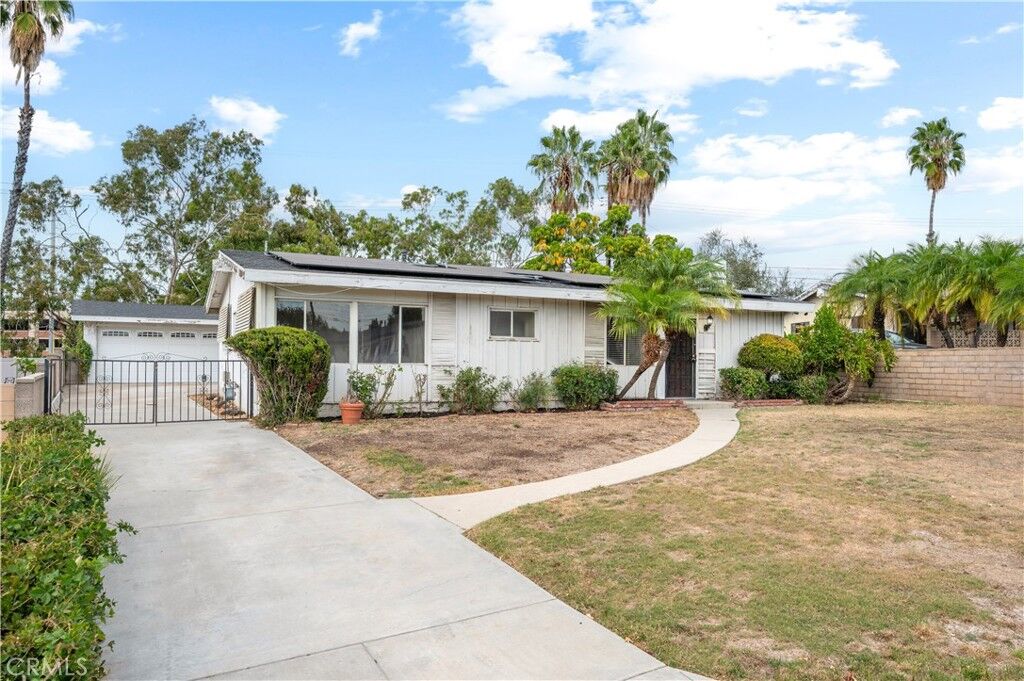 Property Photo:  13921 Whiterock  CA 90638 