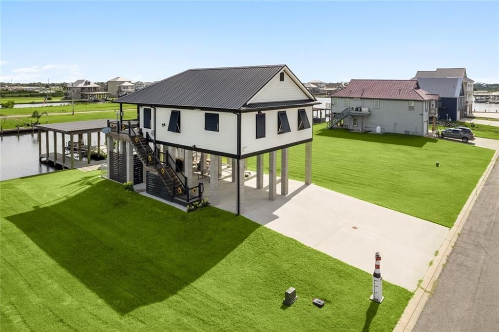 Property Photo:  102 Kingfisher Lane  LA 70083 