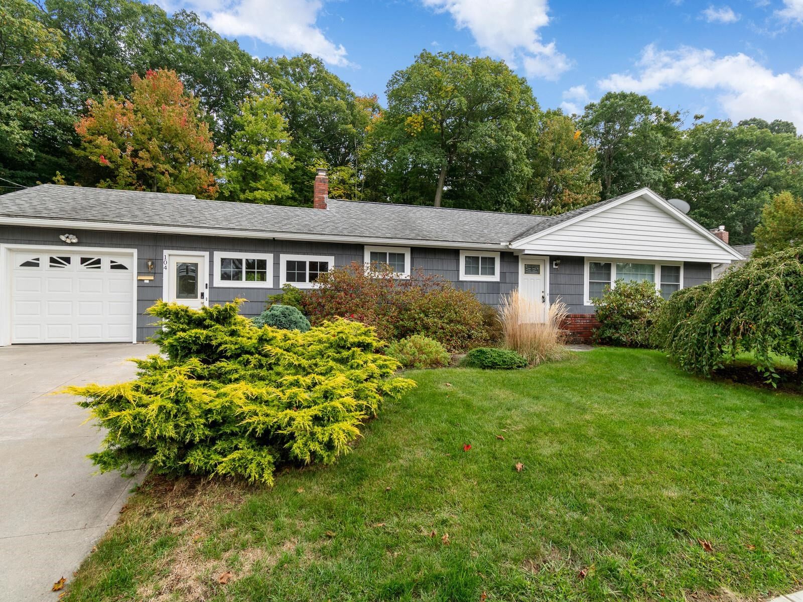Property Photo:  104 Wildwood Drive  VT 05408 