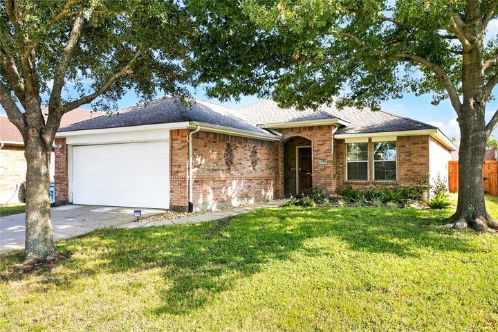 Property Photo: 1709 White Mountain Way TX 75407