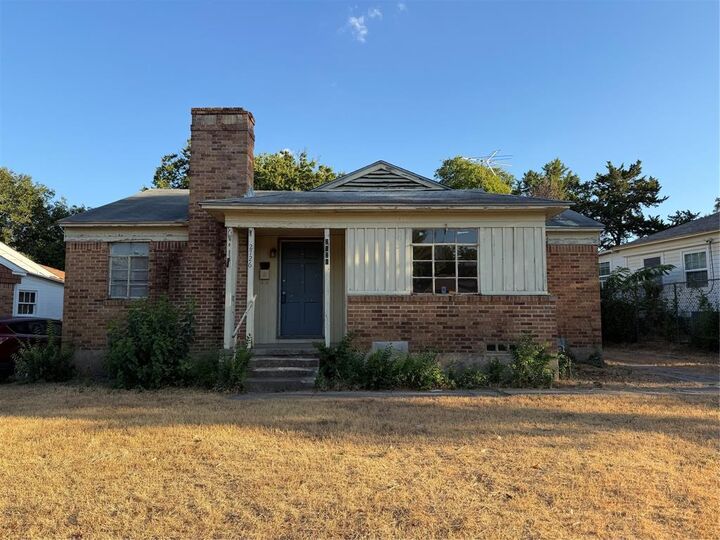 Property Photo: 2726 Avon Street TX 75211