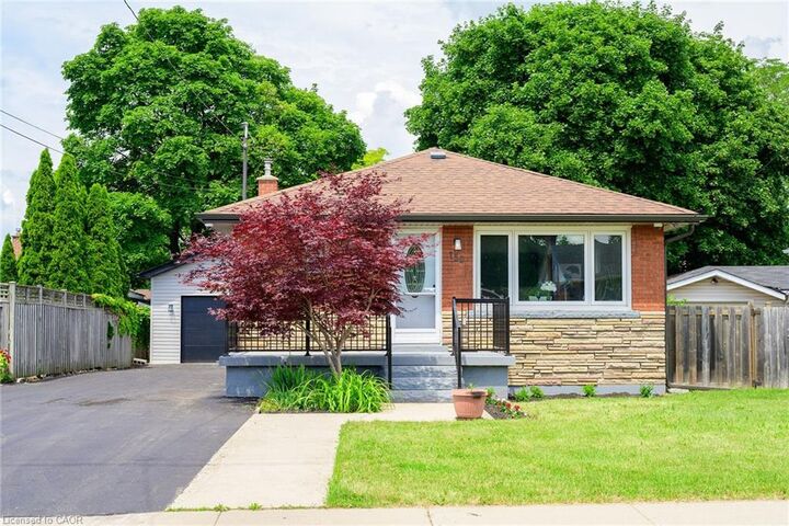 Property Photo:  150 Howard Avenue  ON L9A 2W8 