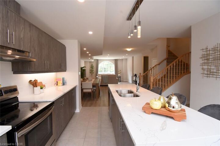 Property Photo:  677 Park Road N 2  ON N3R 0A2 