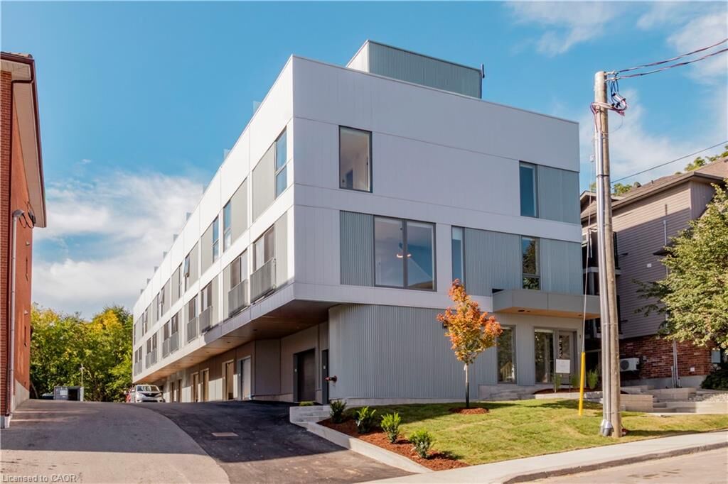 Property Photo:  114 Madison Avenue S 8  ON N2G 3M6 
