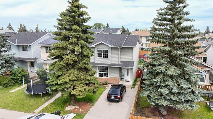 Property Photo:  136 Martindale Drive NE  AB T3J 3G5 