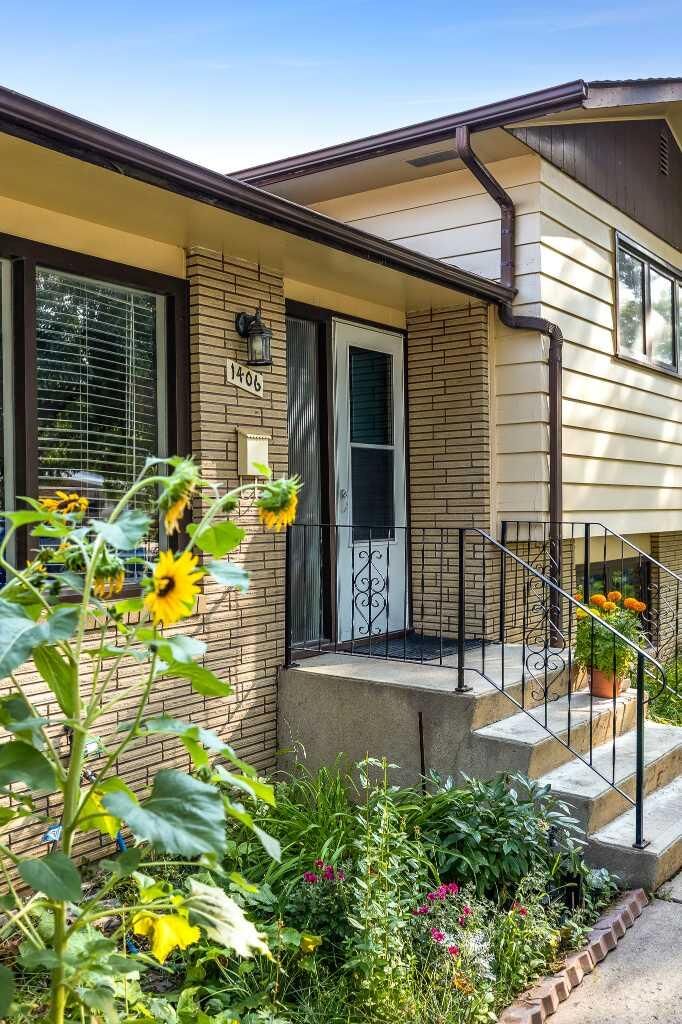 Property Photo:  1406 26 Street SE  AB T1A 2G2 