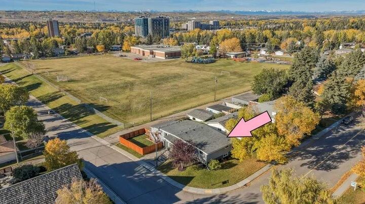 Property Photo:  6051 Dalgetty Drive NW  AB T3A 1J4 