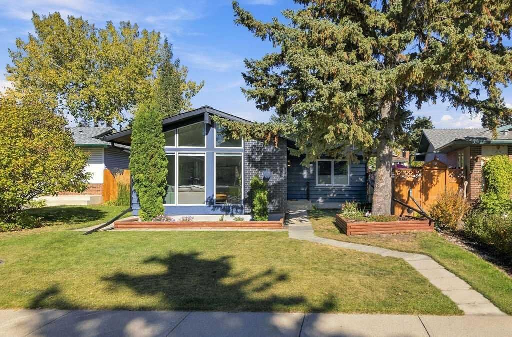 Property Photo:  39 Midridge Close SE  AB T2X 1G2 
