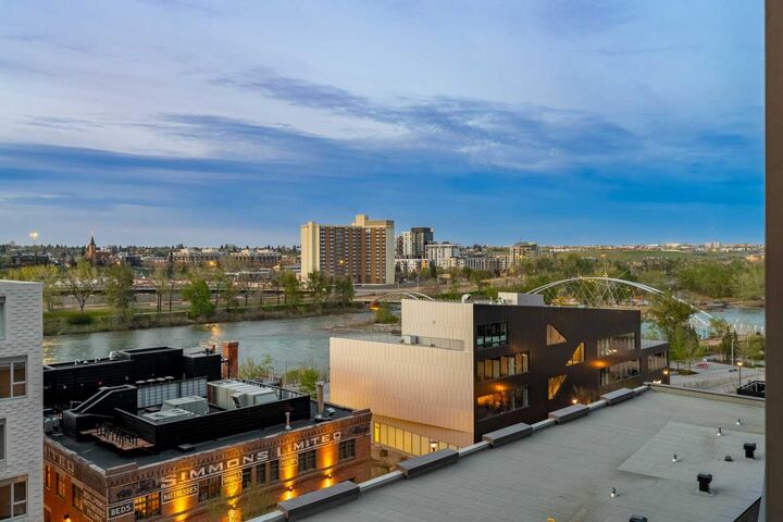 Property Photo:  550 Riverfront Avenue SE 810  AB T3P 1E9 