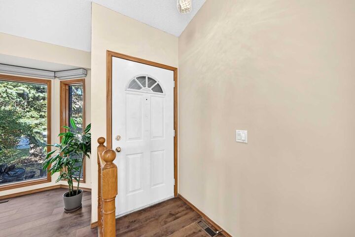 Property Photo:  144 Hawkdale Close NW  AB T3G 2Z9 