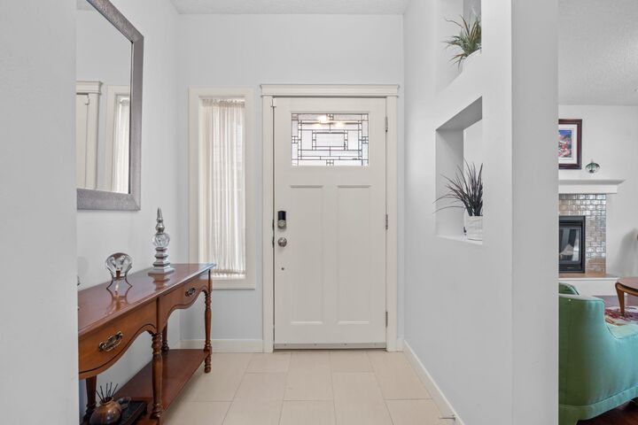 Property Photo:  28 Evansview Manor NW  AB T3P 0J7 