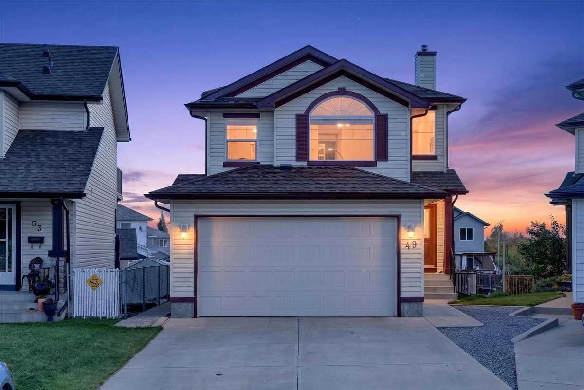 Property Photo:  49 Coville Bay NE  AB T3K 5V8 