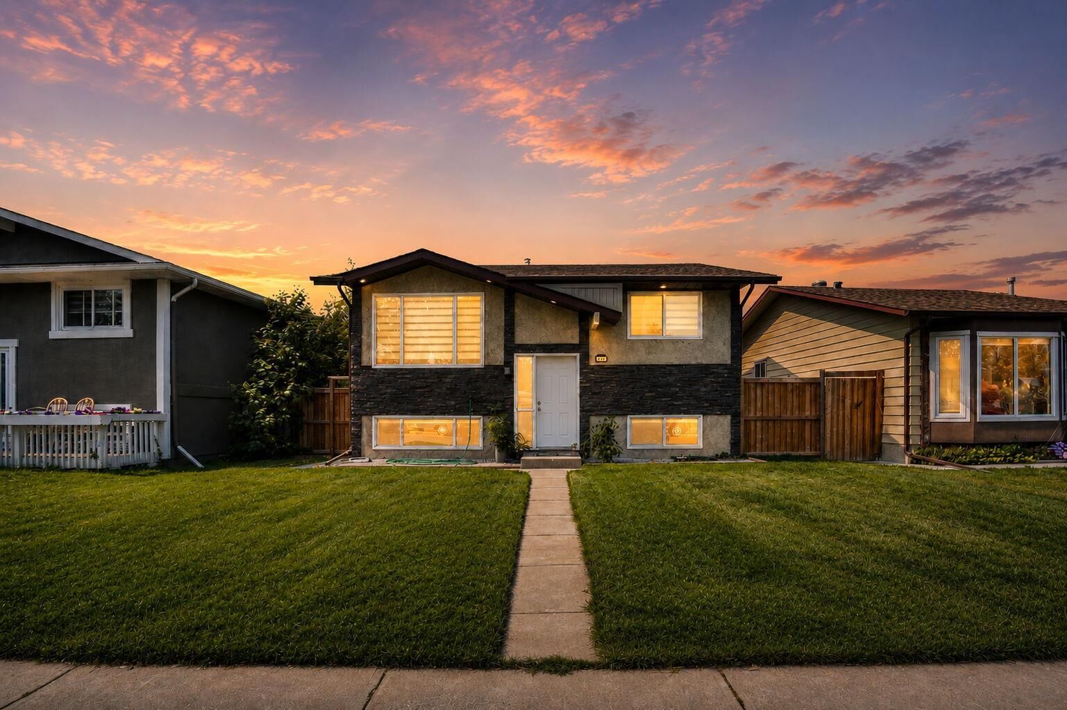Property Photo:  115 Abingdon Crescent NE  AB T2A 6W8 