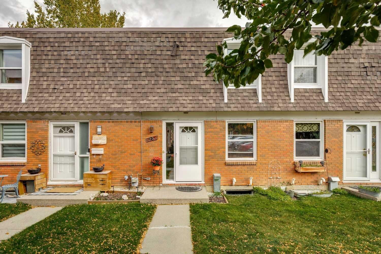 Property Photo:  330 Canterbury Drive SW 23  AB T2W 1H6 
