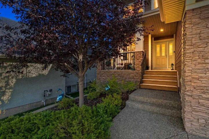 Property Photo:  12 Crestridge Rise SW  AB T3B 0M1 