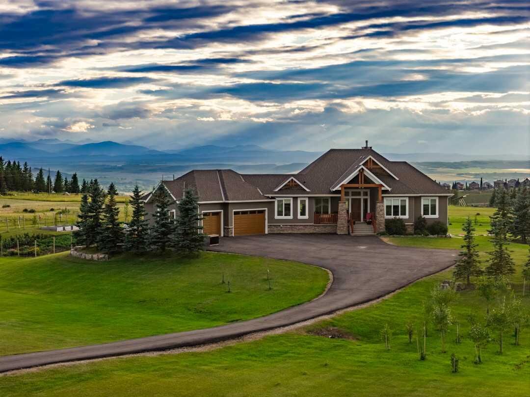 Property Photo:  260169 Mountain Ridge Place  AB T4C 2Y1 