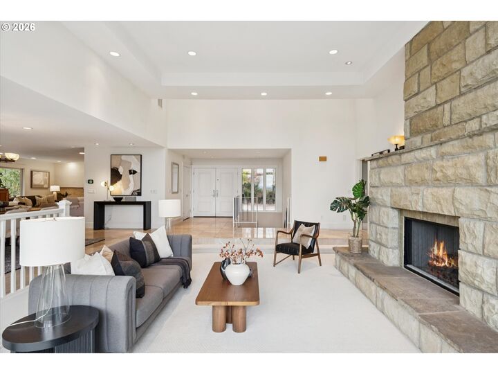 Property Photo: 26 Monticello Dr OR 97035