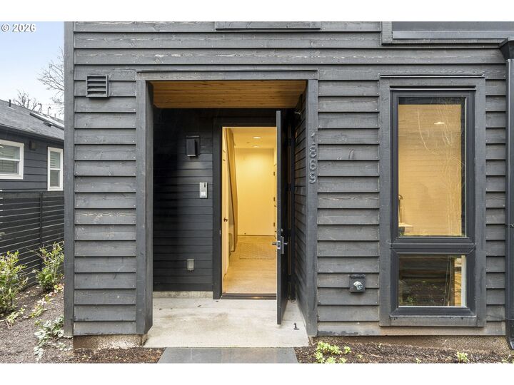 Property Photo:  1861 NW 28th Ave  OR 97210 