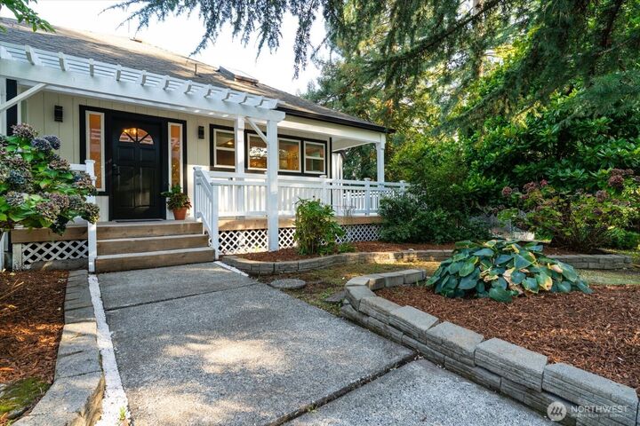 Property Photo: 14025 SE 197th Place WA 98058