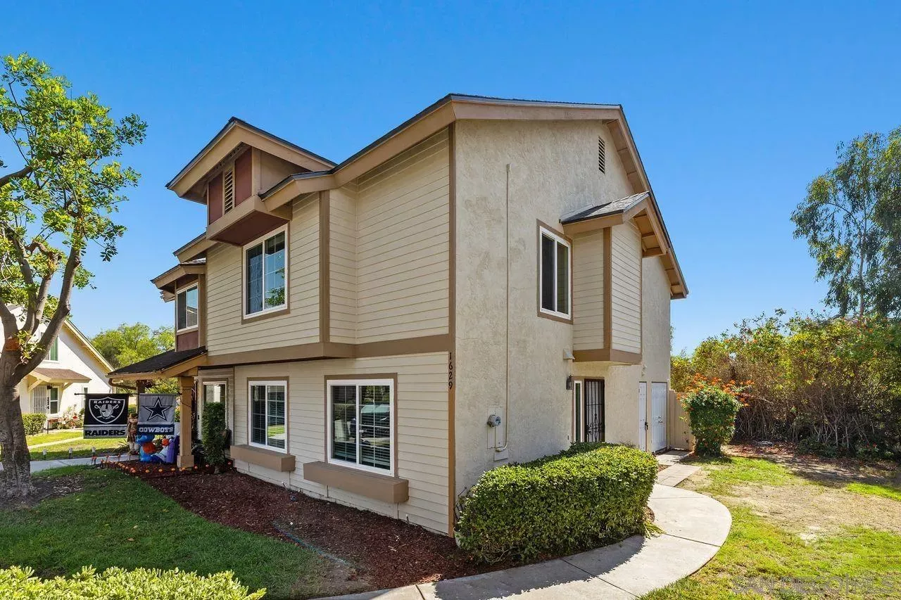 Property Photo: 1629 Manzana Way CA 92139