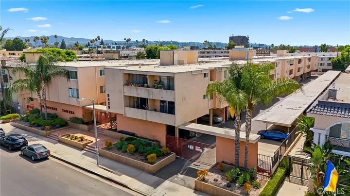 Property Photo:  5429 Newcastle 303  CA 91316 