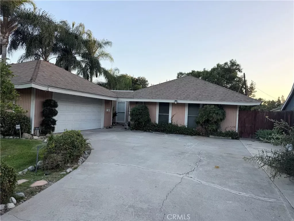 Property Photo:  2606 Sherwood Drive  CA 92831 