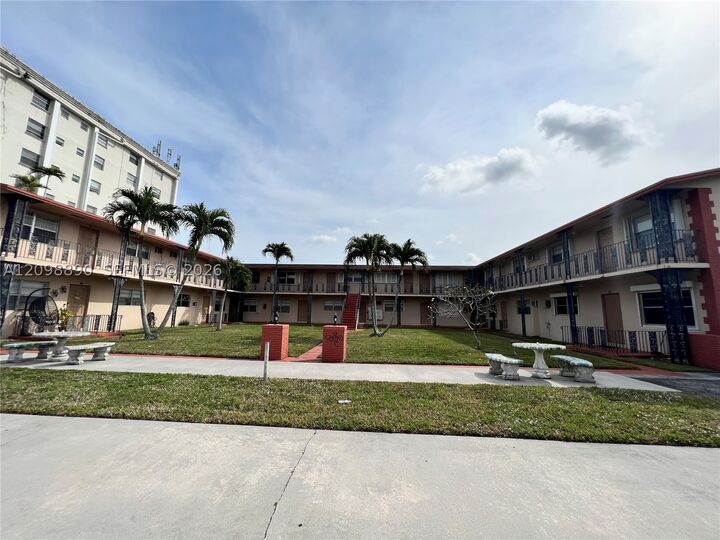 Property Photo: 5300 Hollywood Blvd 10 FL 33021
