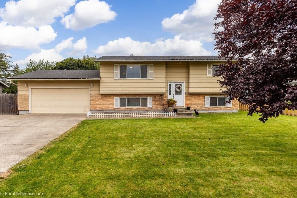 Property Photo:  116 S Greenacres Rd  WA 99016 