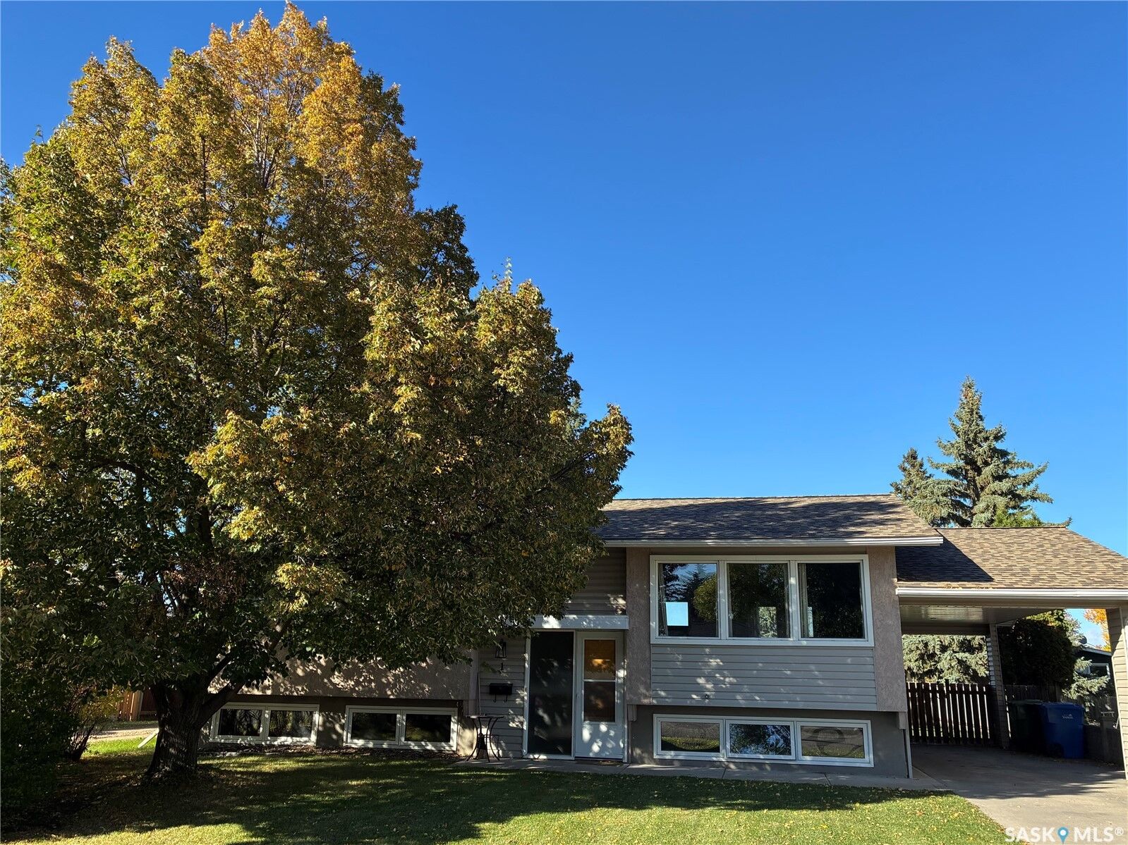 Property Photo: 1 Dogwood Crescent SK S3N 2M6