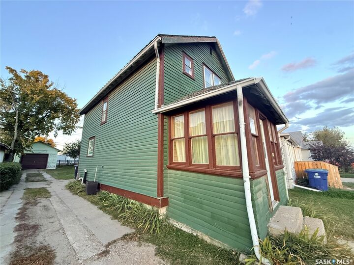 Property Photo:  131 2nd Avenue W  SK S0K 0M0 