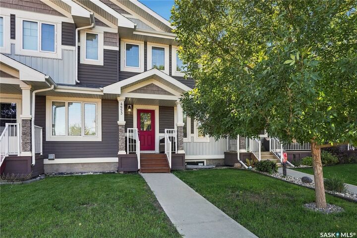 Property Photo:  4653 Primrose Green Drive E  SK S4V 3K8 