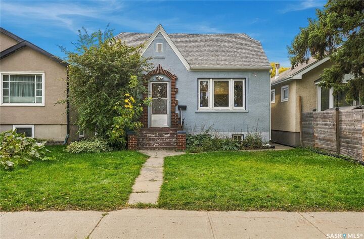 Property Photo:  821 College Avenue  SK S4N 0Y1 