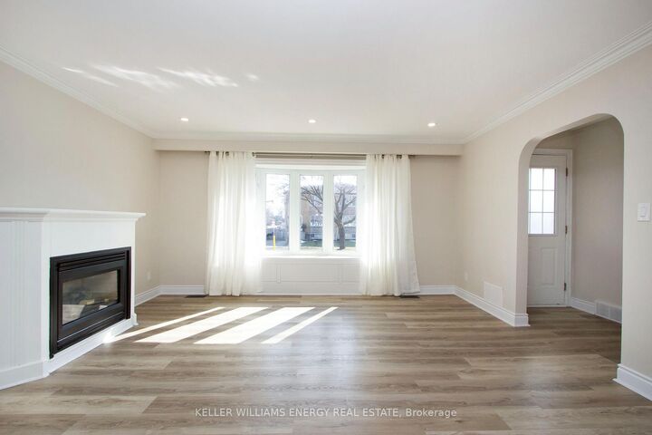 Property Photo:  574 Olive Avenue Main  ON L1H 2R3 