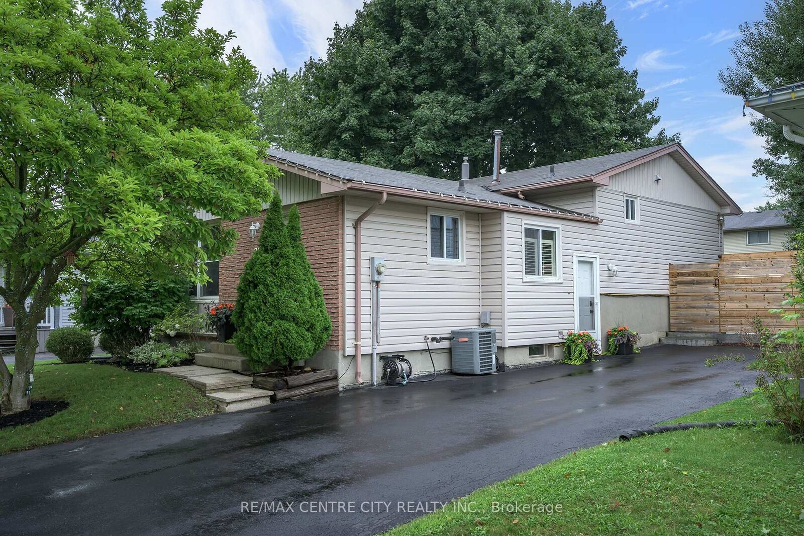 Property Photo:  71 Ardsley Road  ON N6G 3J4 