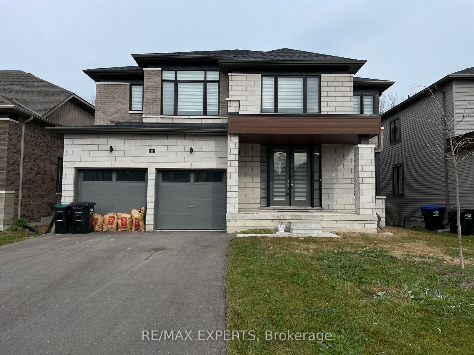 Property Photo:  45 Del Ray Crescent  ON L9Z 0N8 