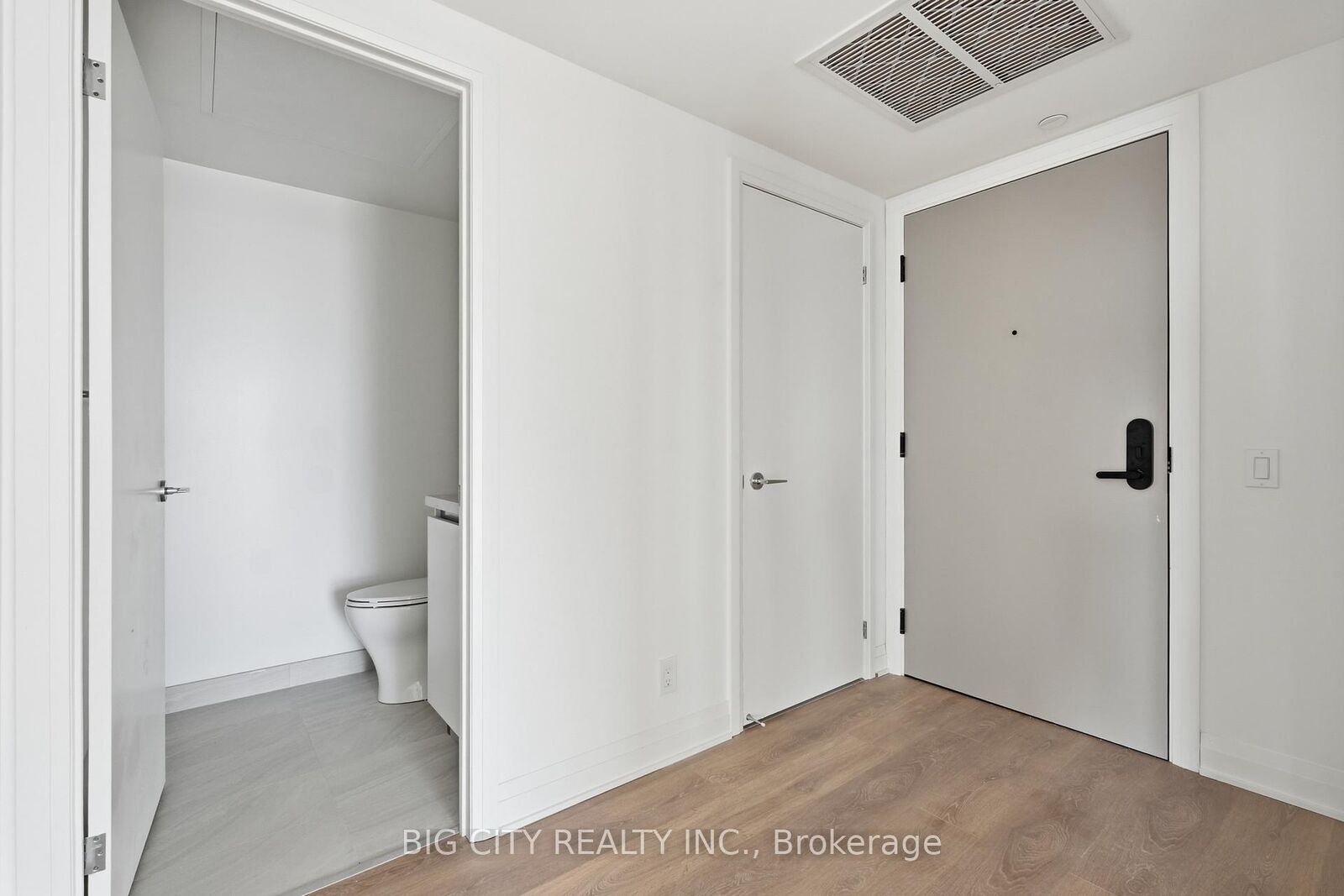 Property Photo:  25 Frederick Way 1202  ON M4G 0C6 