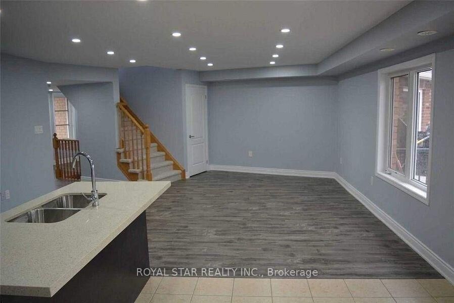 Property Photo: 54 Baycliffe Crescent ON L7A 3Z3