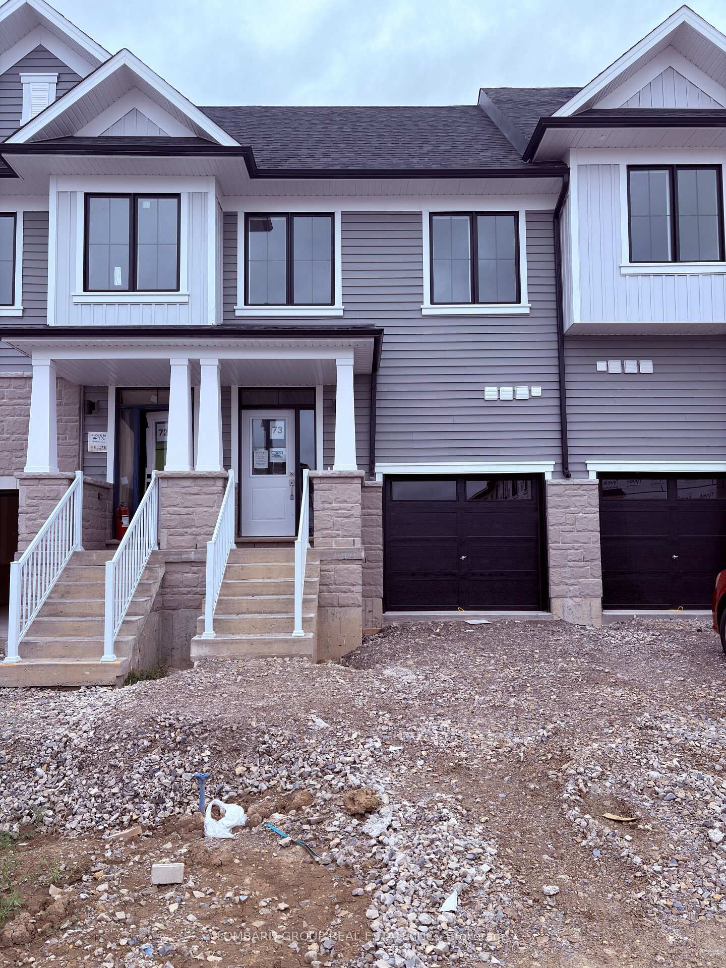 Property Photo:  8 Elite Crescent  ON N3W 0L1 