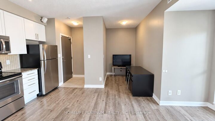 Property Photo:  4099 Brickstone Mews 3209  ON L5B 0G2 