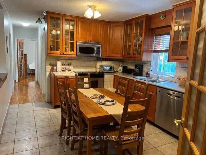 Property Photo:  15 Lynnhaven Road Main Floor  ON M6A 2K7 