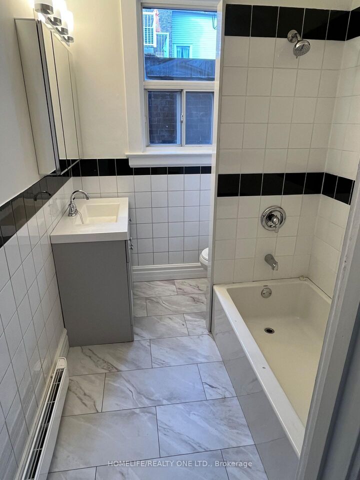 Property Photo:  479 Parliament Street  ON M5A 3A3 