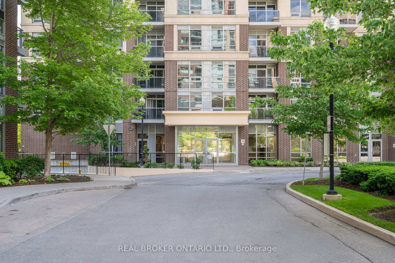 Property Photo:  3 Michael Power Place Ph2  ON M9A 0A2 